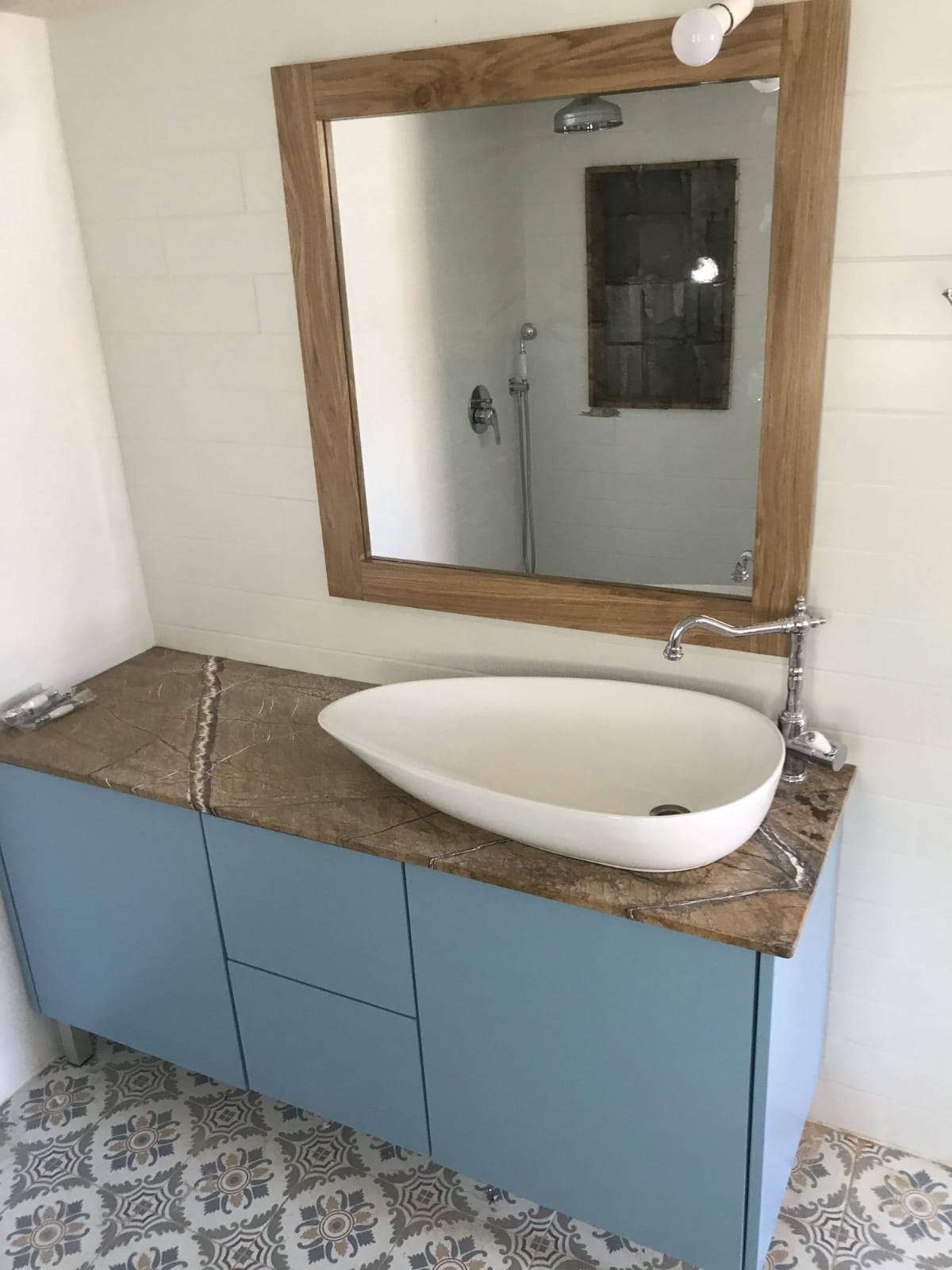 עבודות נגרות לחדרי רחצה