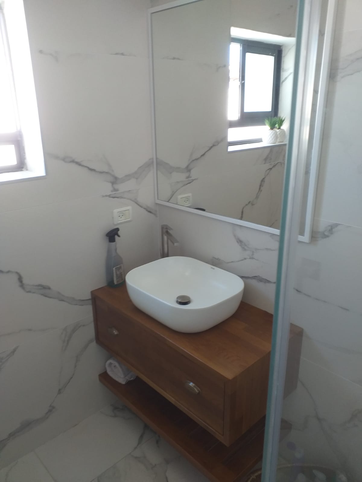 עבודות נגרות לחדרי רחצה