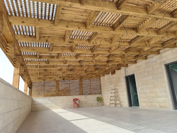 פרגולה וגדר מעץ