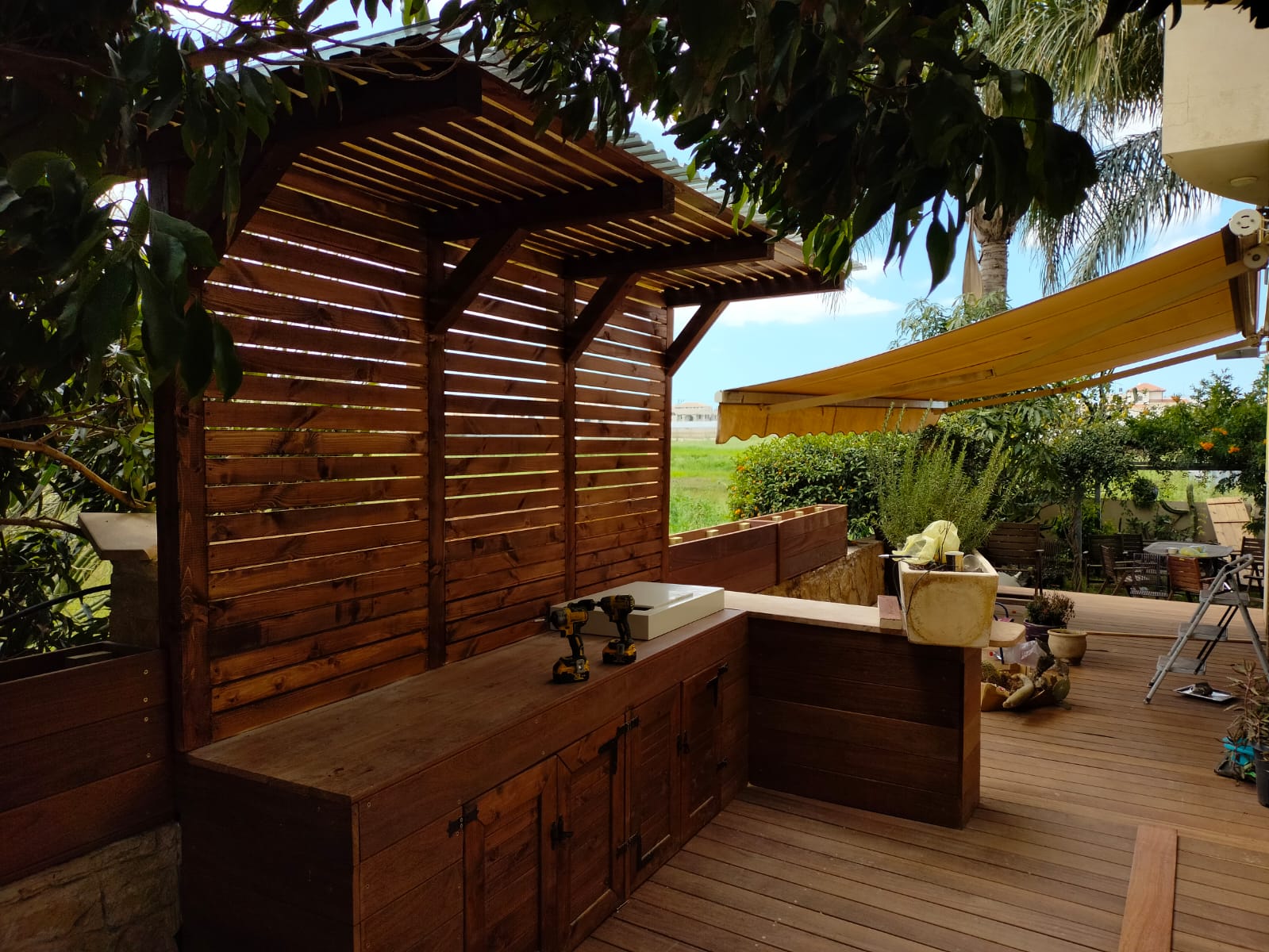 מטבח חוץ מעץ