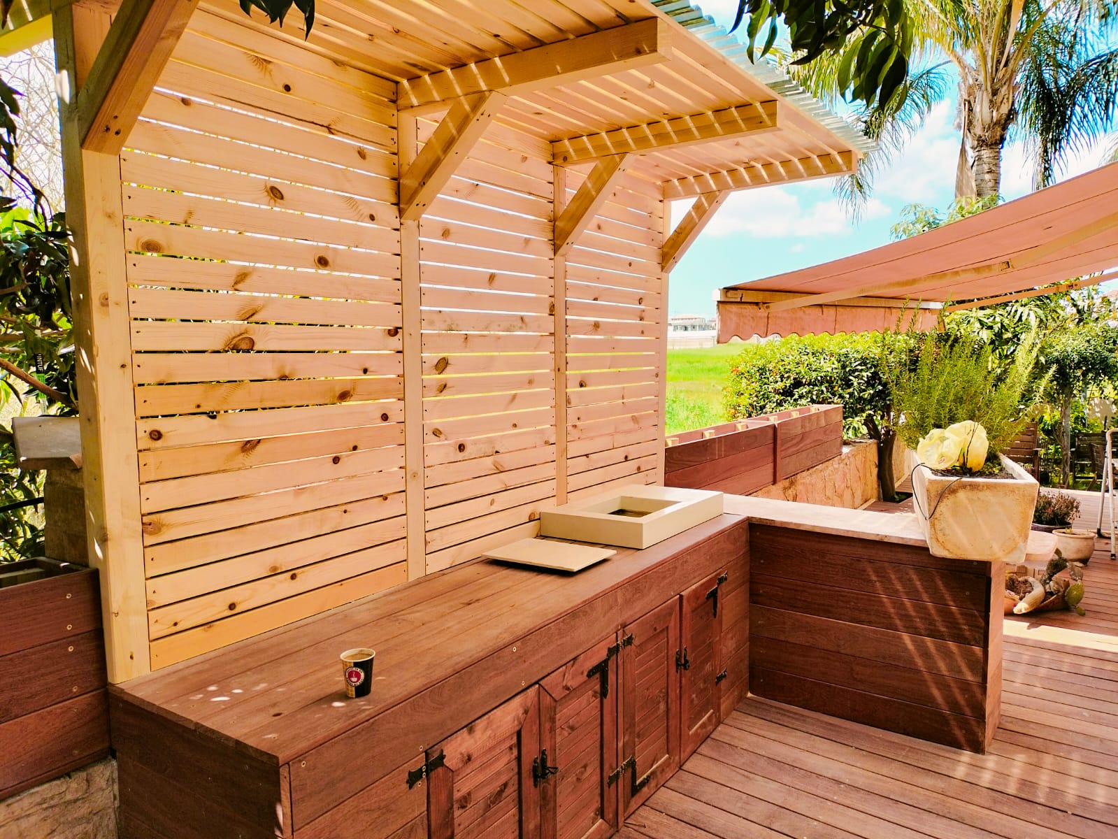 מטבח חוץ מעץ