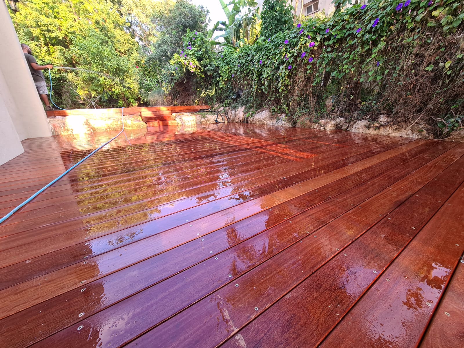 דק בבית פרטי