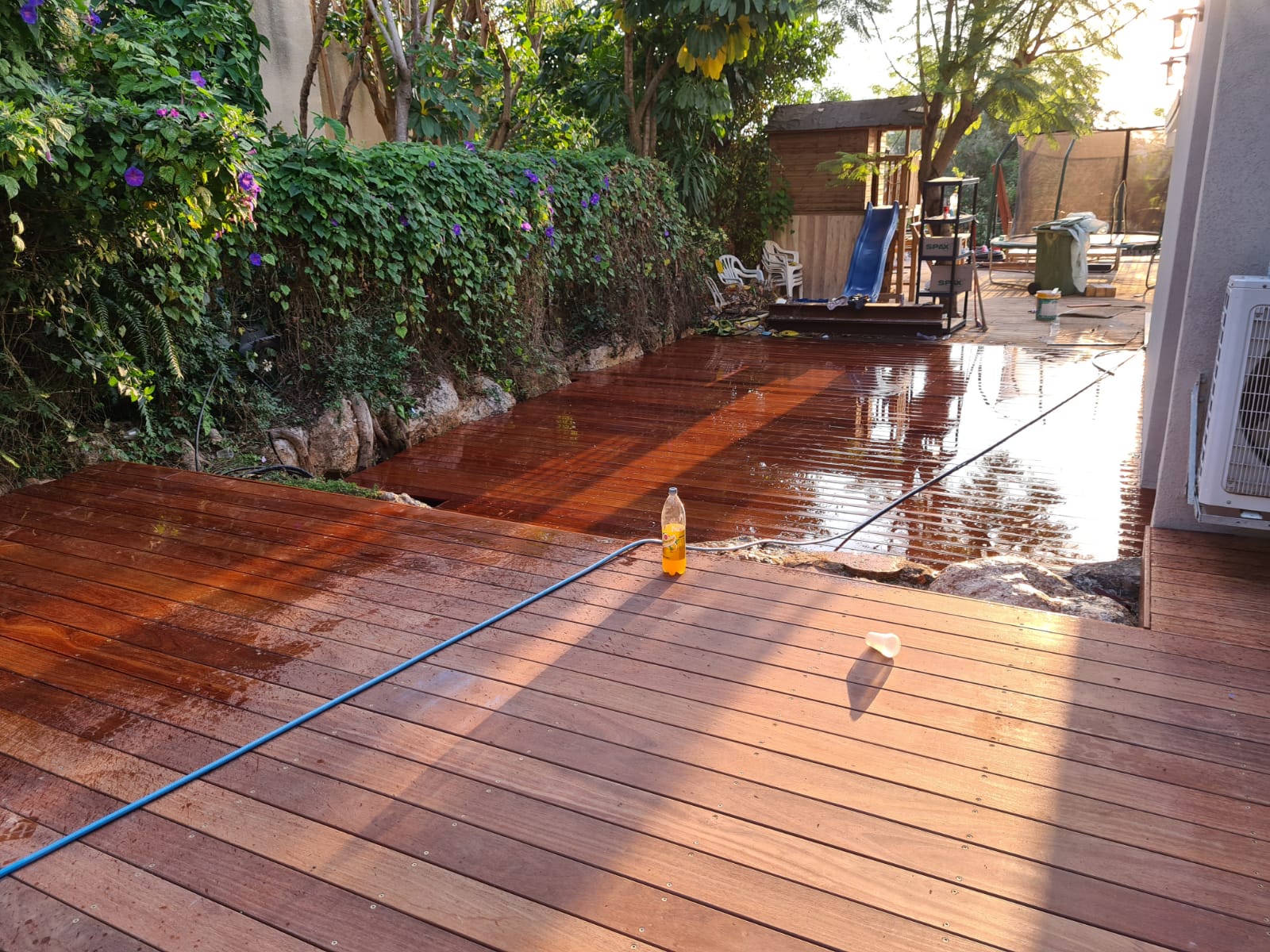 דק בבית פרטי