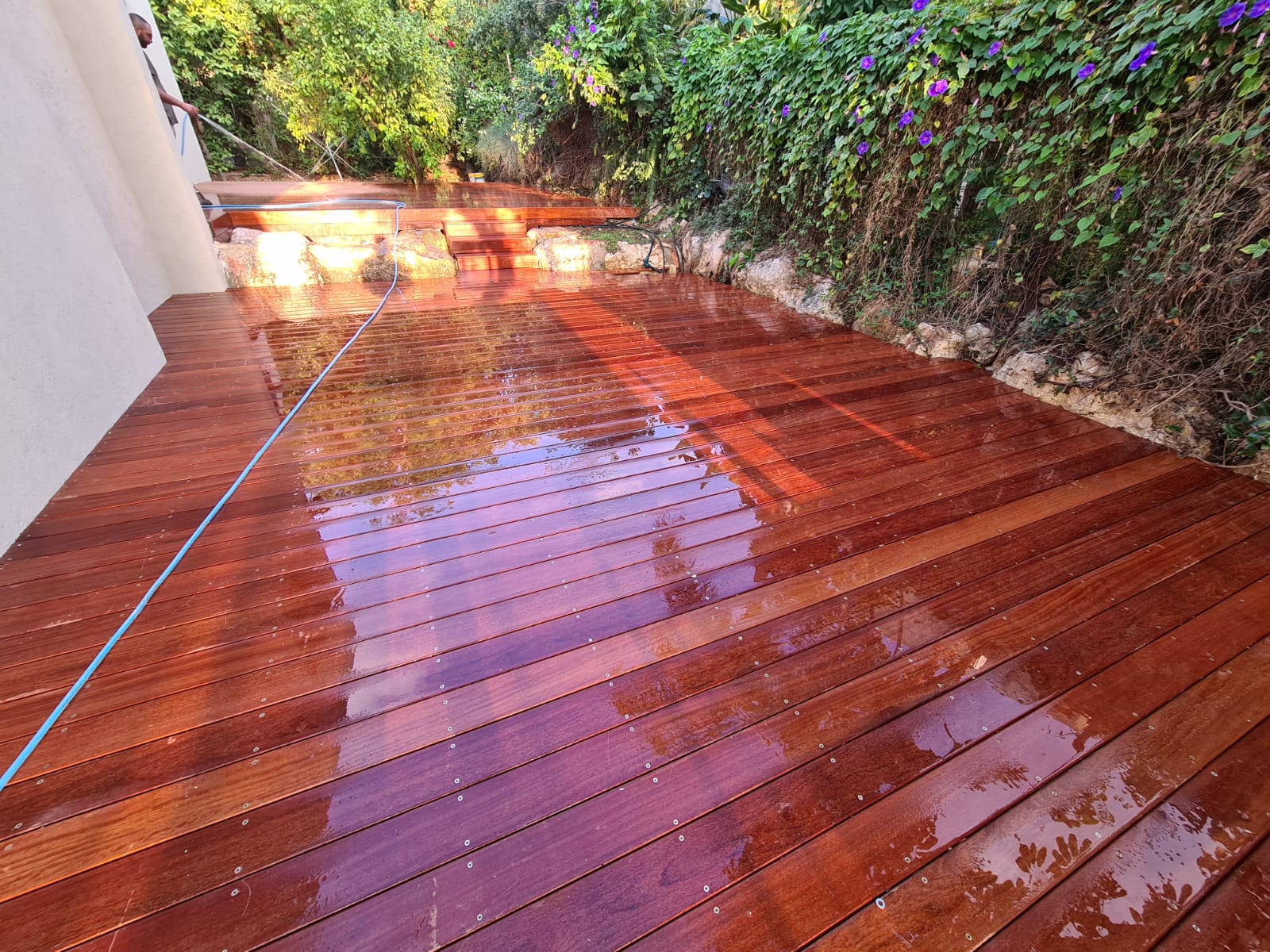 דק בבית פרטי