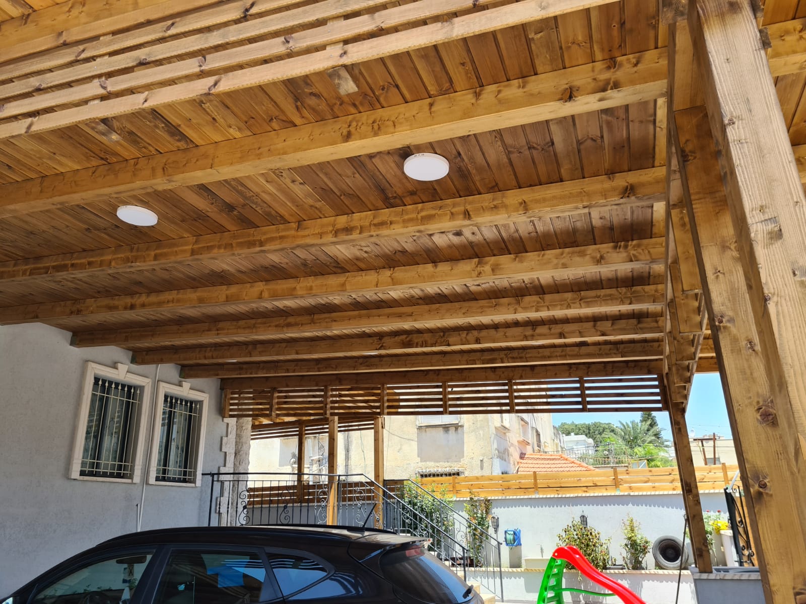 פרגולת עץ בבית פרטי