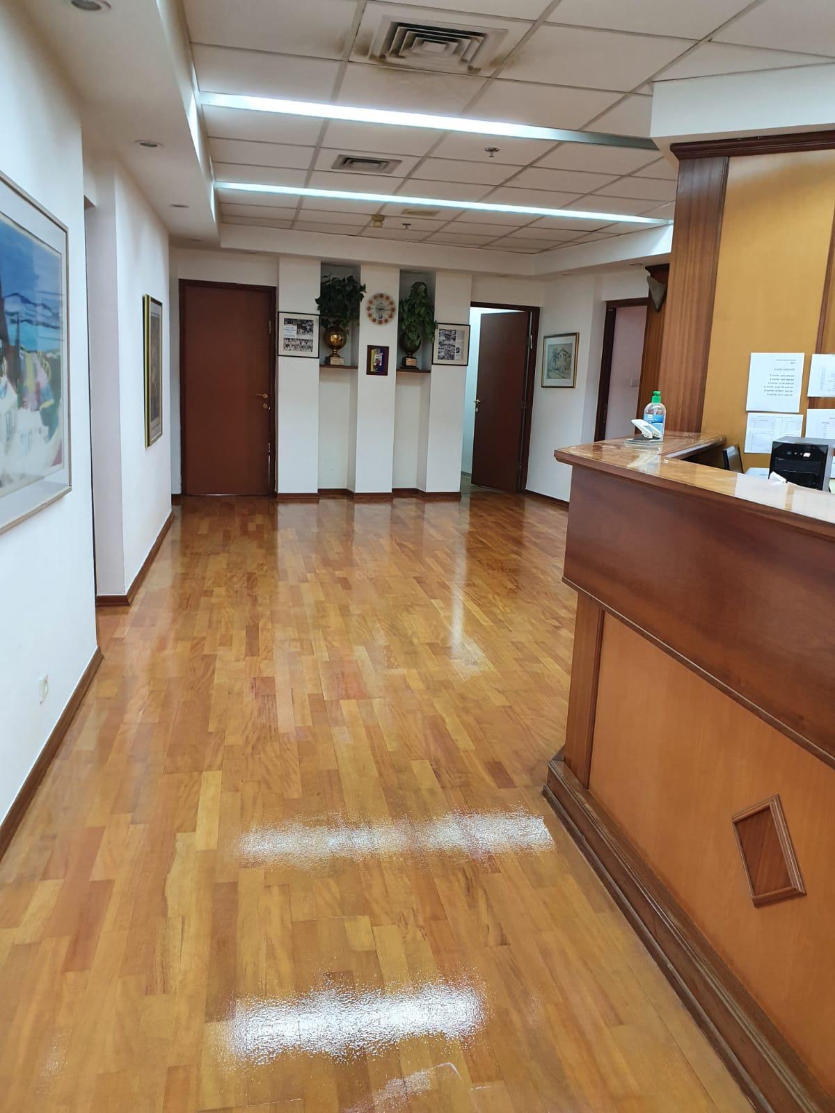 פרקט במשרדים