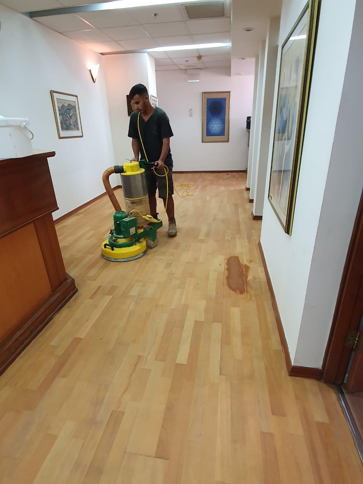 פרקט במשרדים