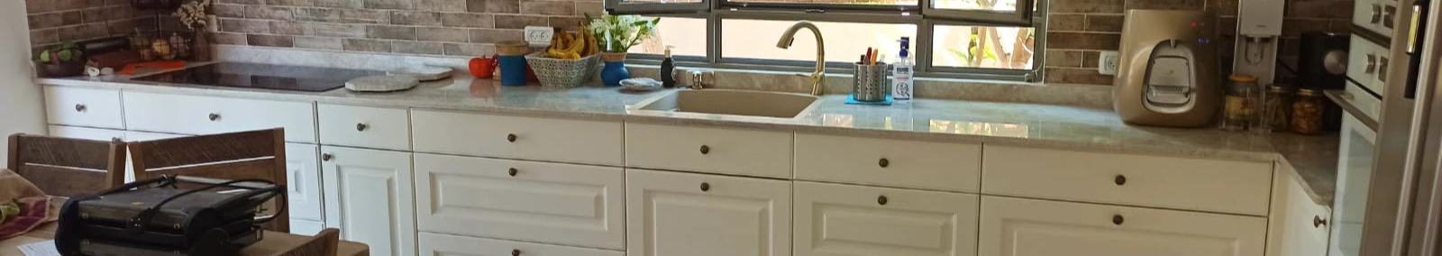 צילום מעבודה של מיכאל בזק