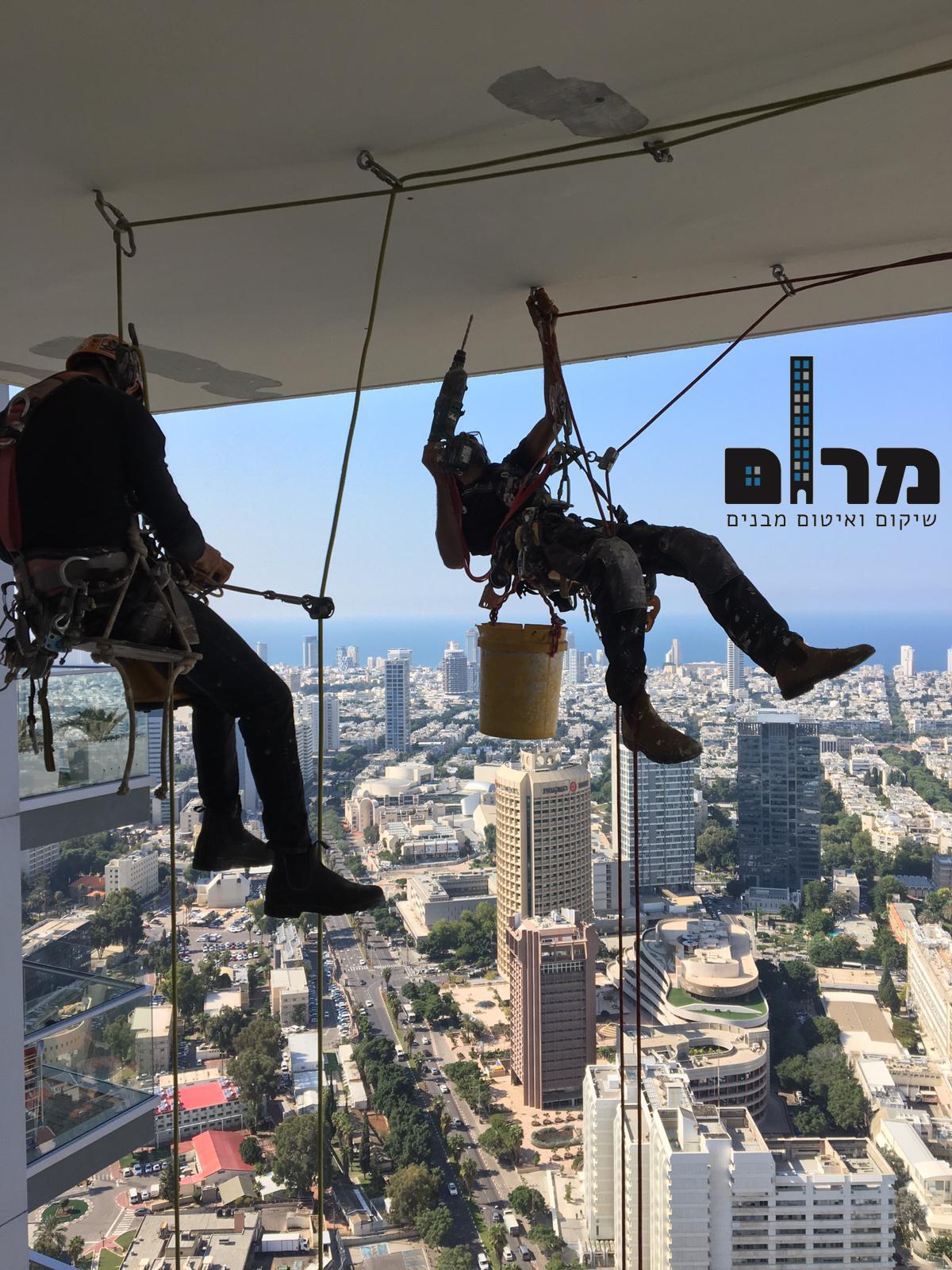 צילום מעבודה של אורי - מרום שיקום ואיטום מבנים