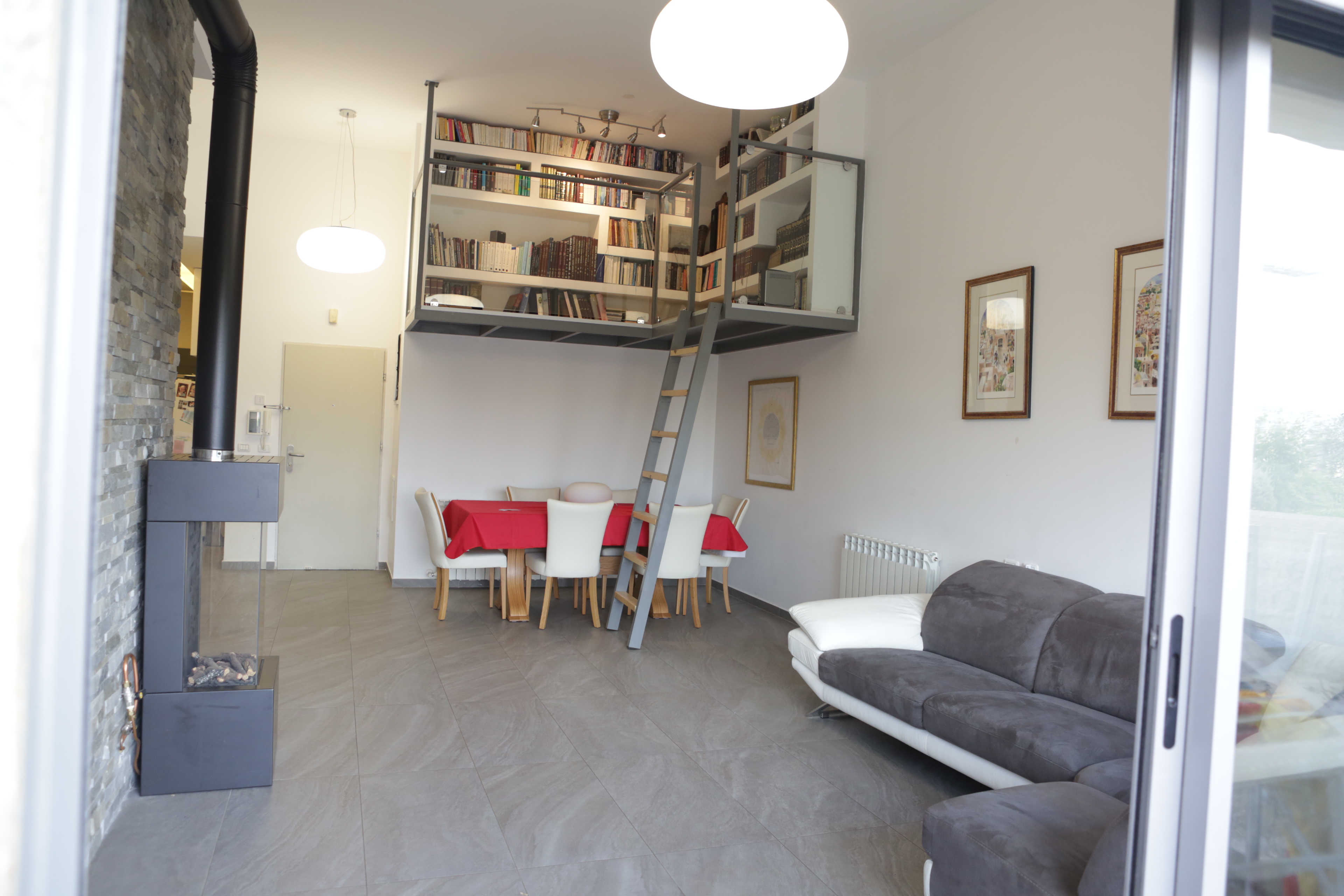 תכנון ועיצוב פנים לדירה - תקרה גבוהה