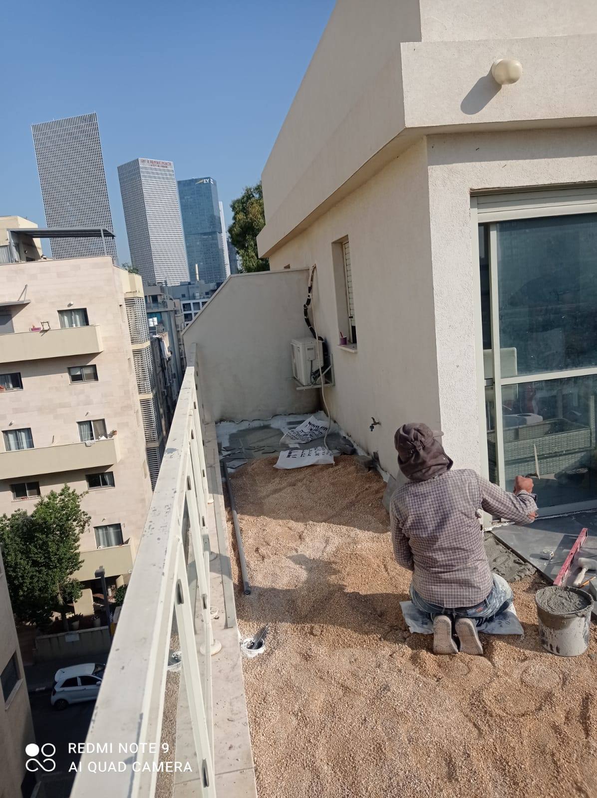 ריצוף ואיטום מרפסת