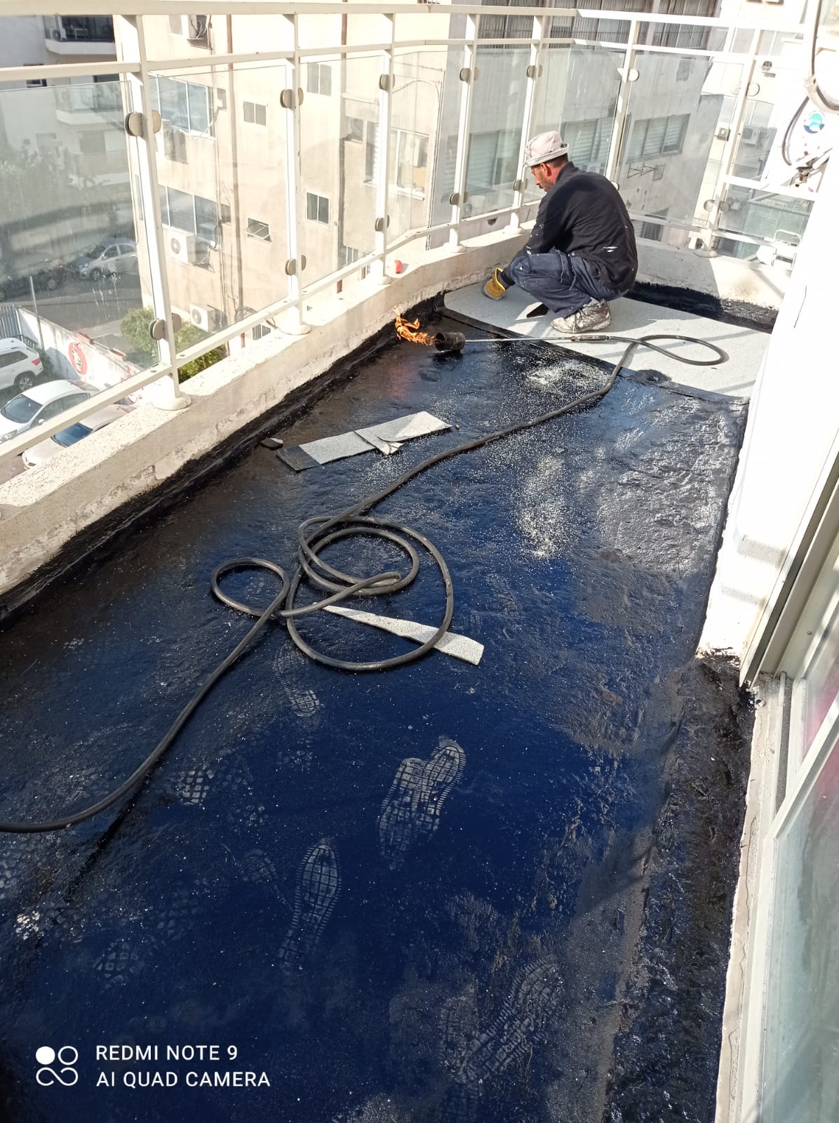 ריצוף ואיטום מרפסת