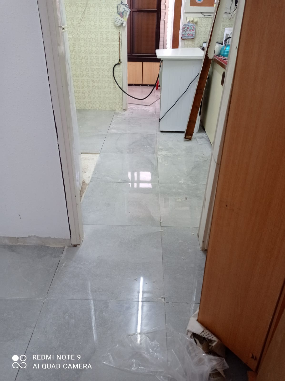 מגוון עבודות ריצוף בהדבקה