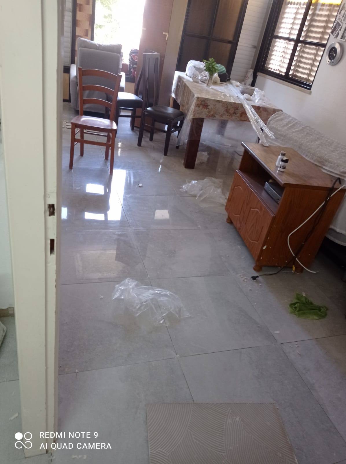 מגוון עבודות ריצוף בהדבקה