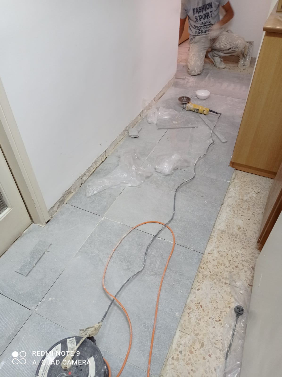 מגוון עבודות ריצוף בהדבקה