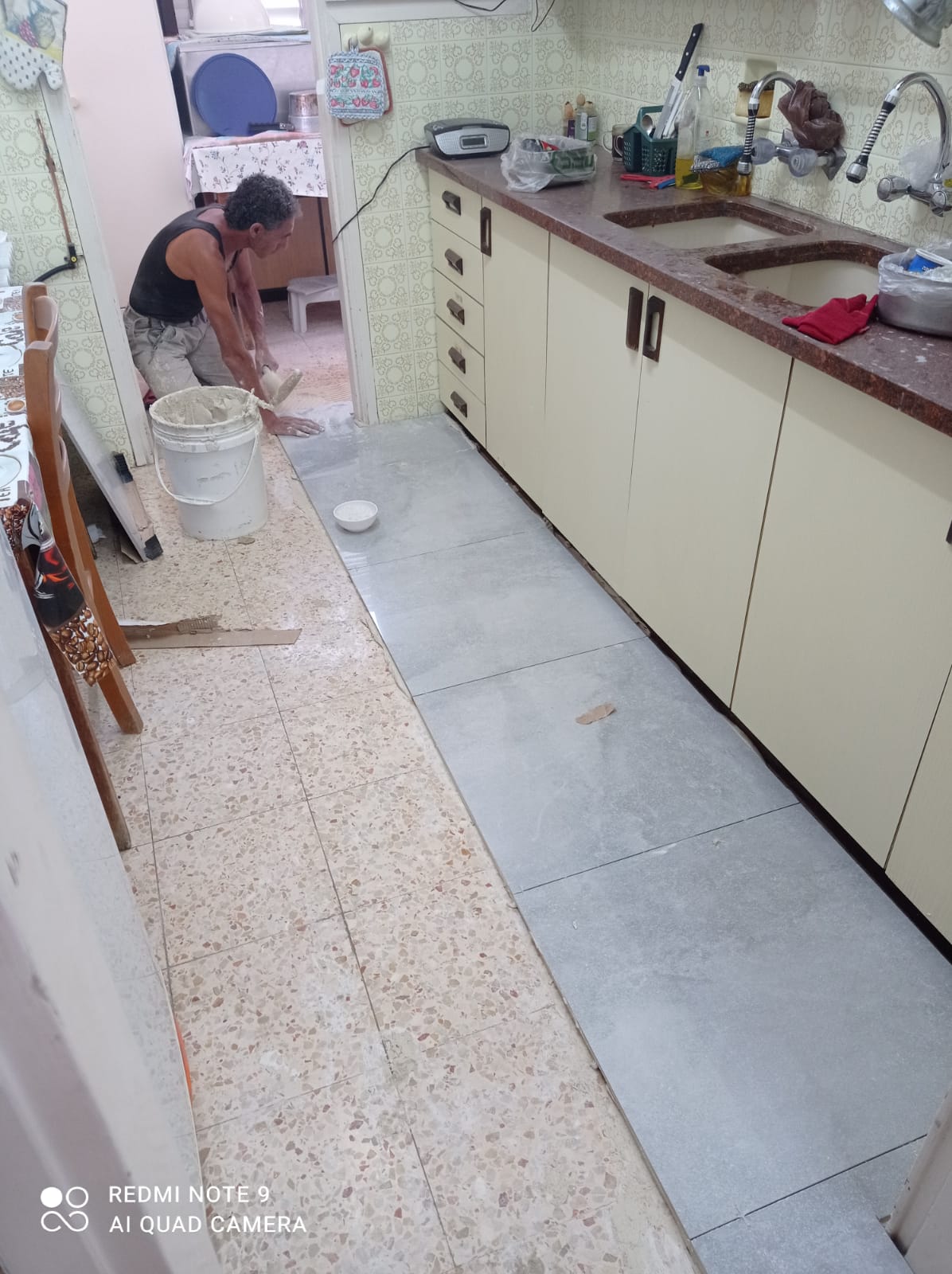 מגוון עבודות ריצוף בהדבקה