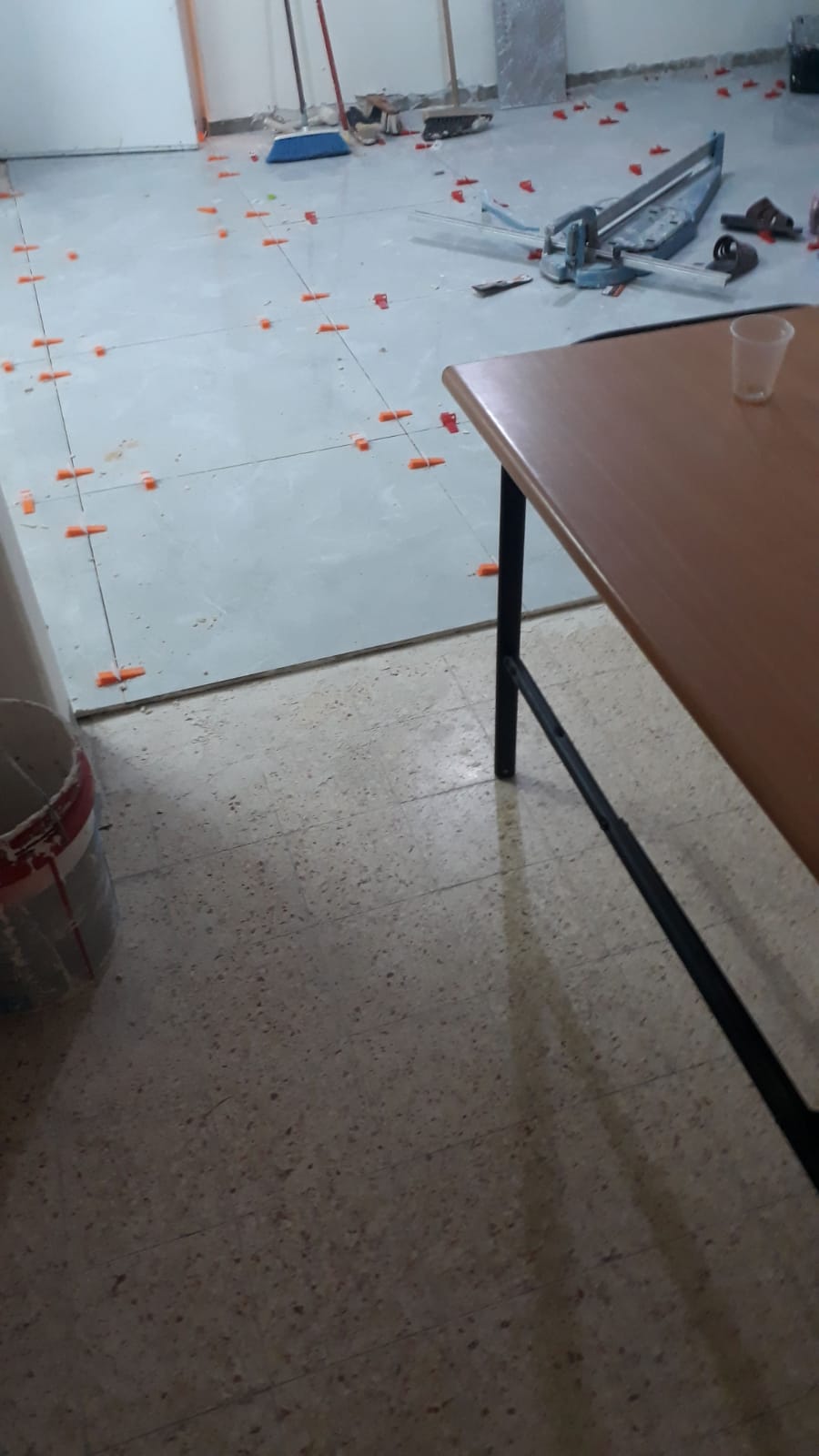 מגוון עבודות ריצוף בהדבקה