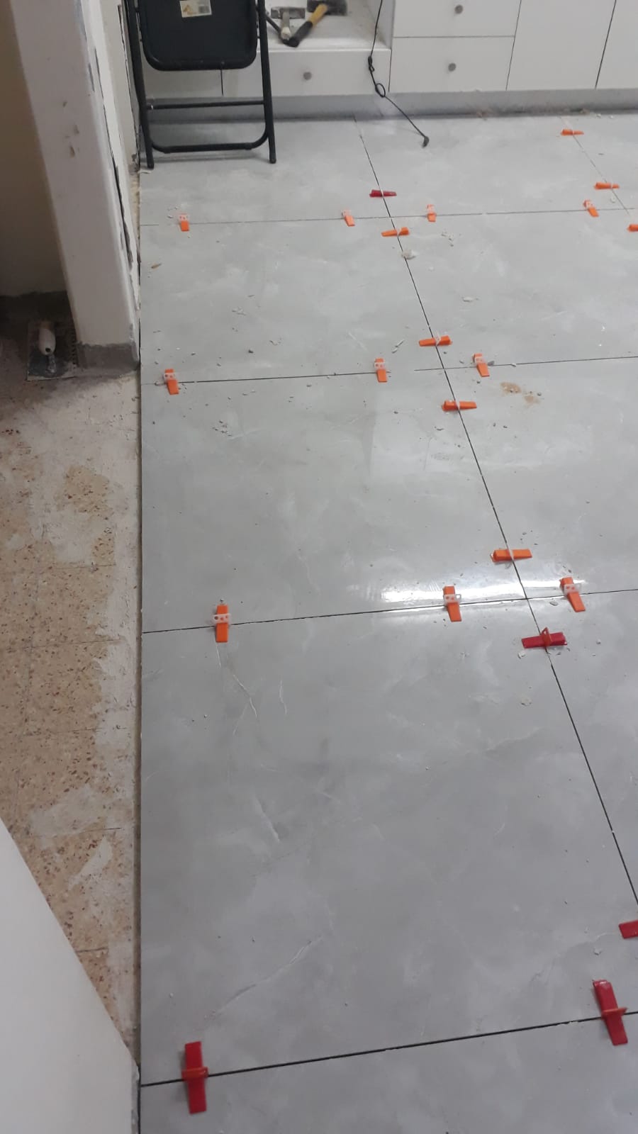 מגוון עבודות ריצוף בהדבקה