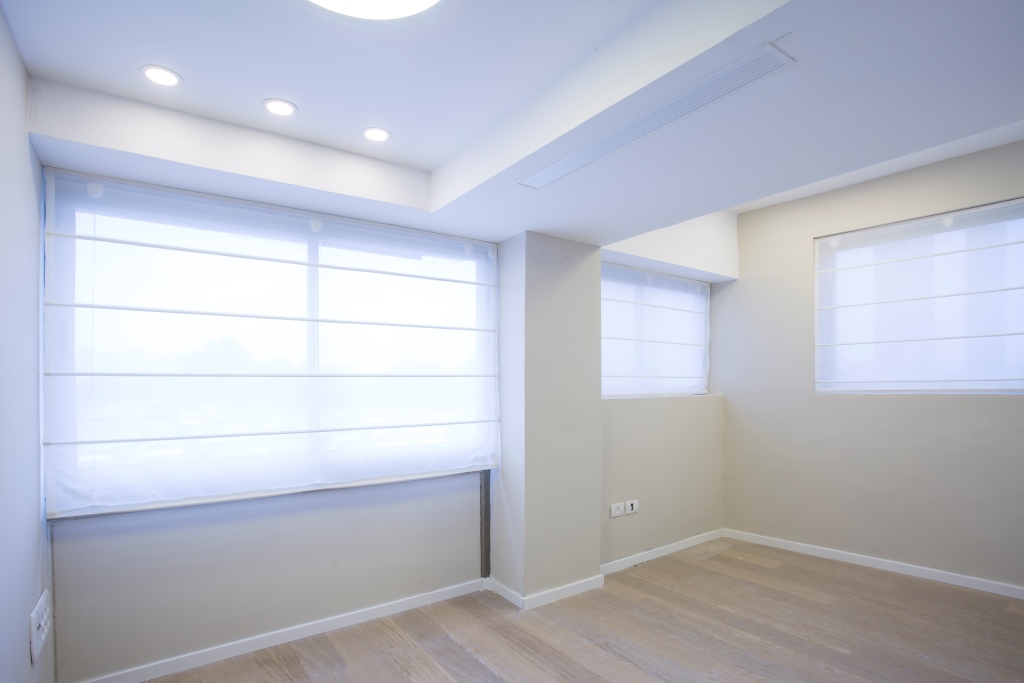 שיפוץ משרד רהיטי השלושה