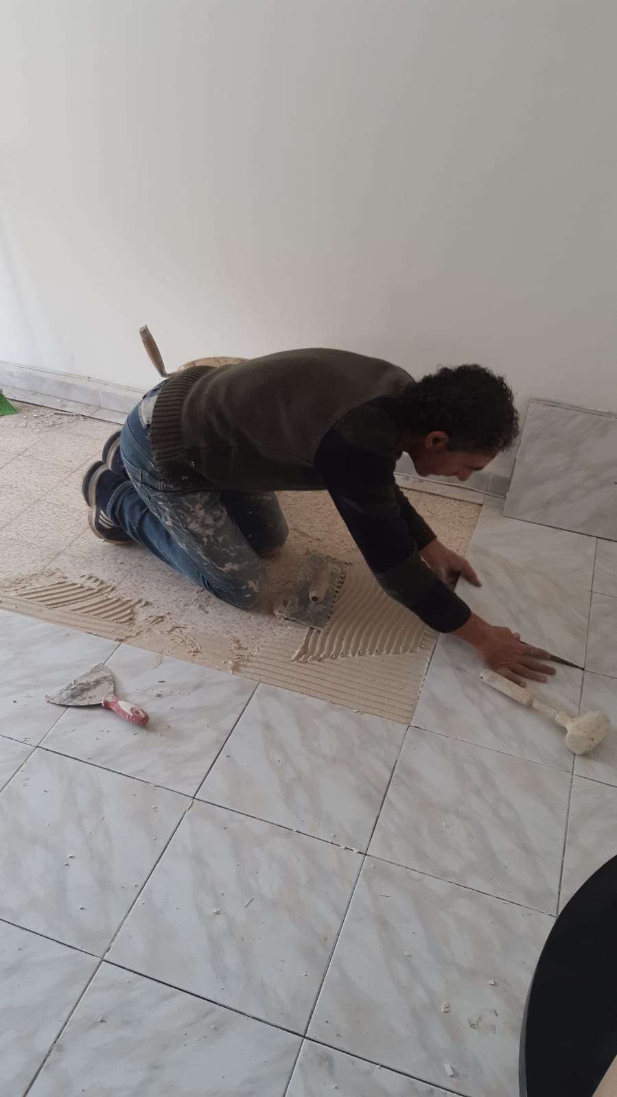 מגוון עבודות ריצוף בהדבקה