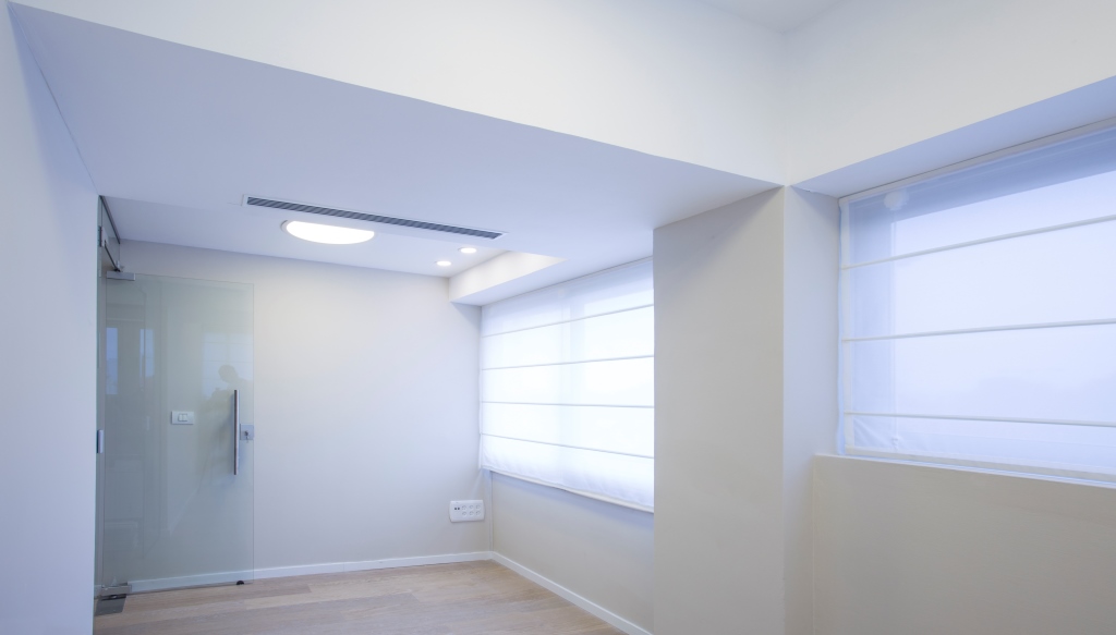 שיפוץ משרד רהיטי השלושה