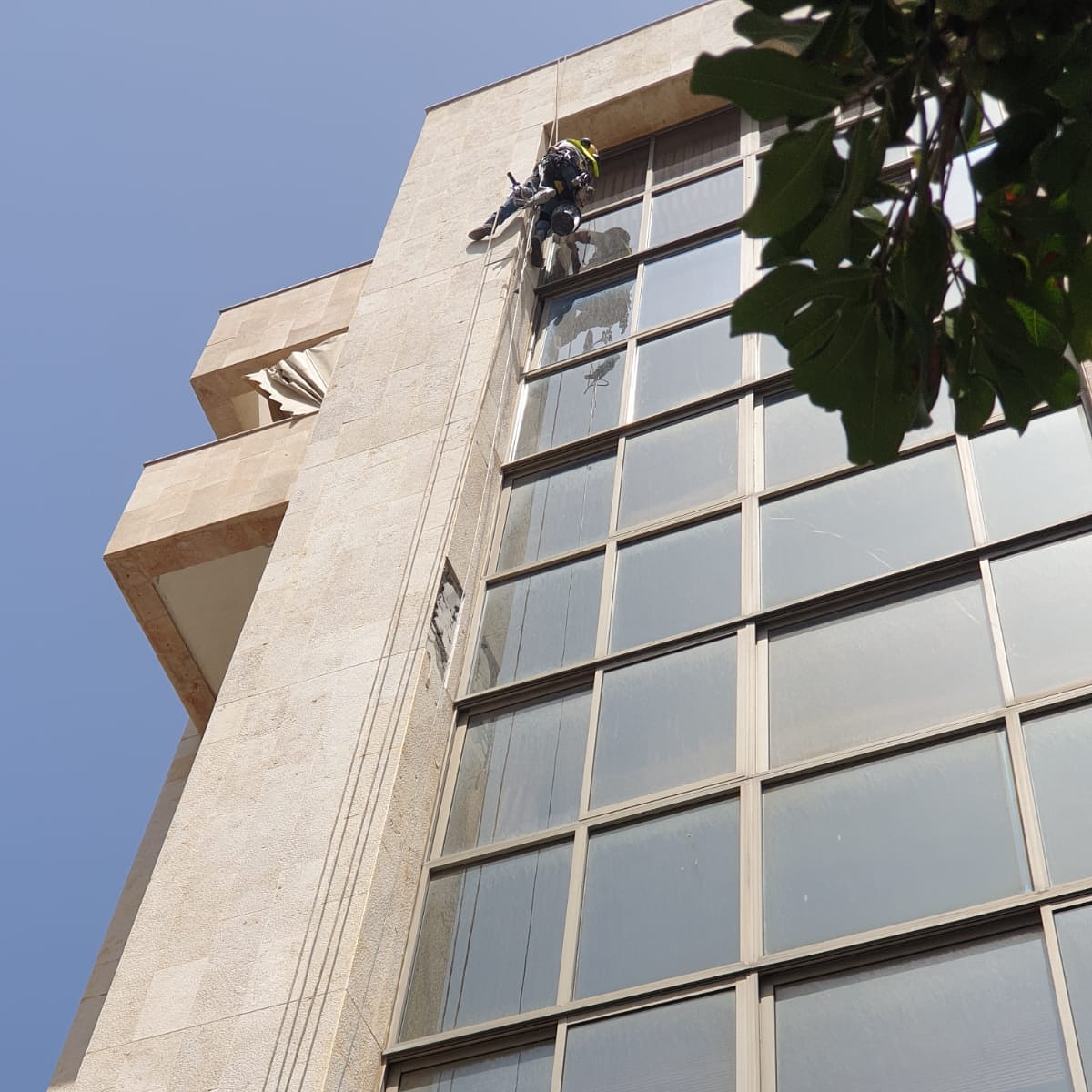 עבודות בגובה - סנפלינג