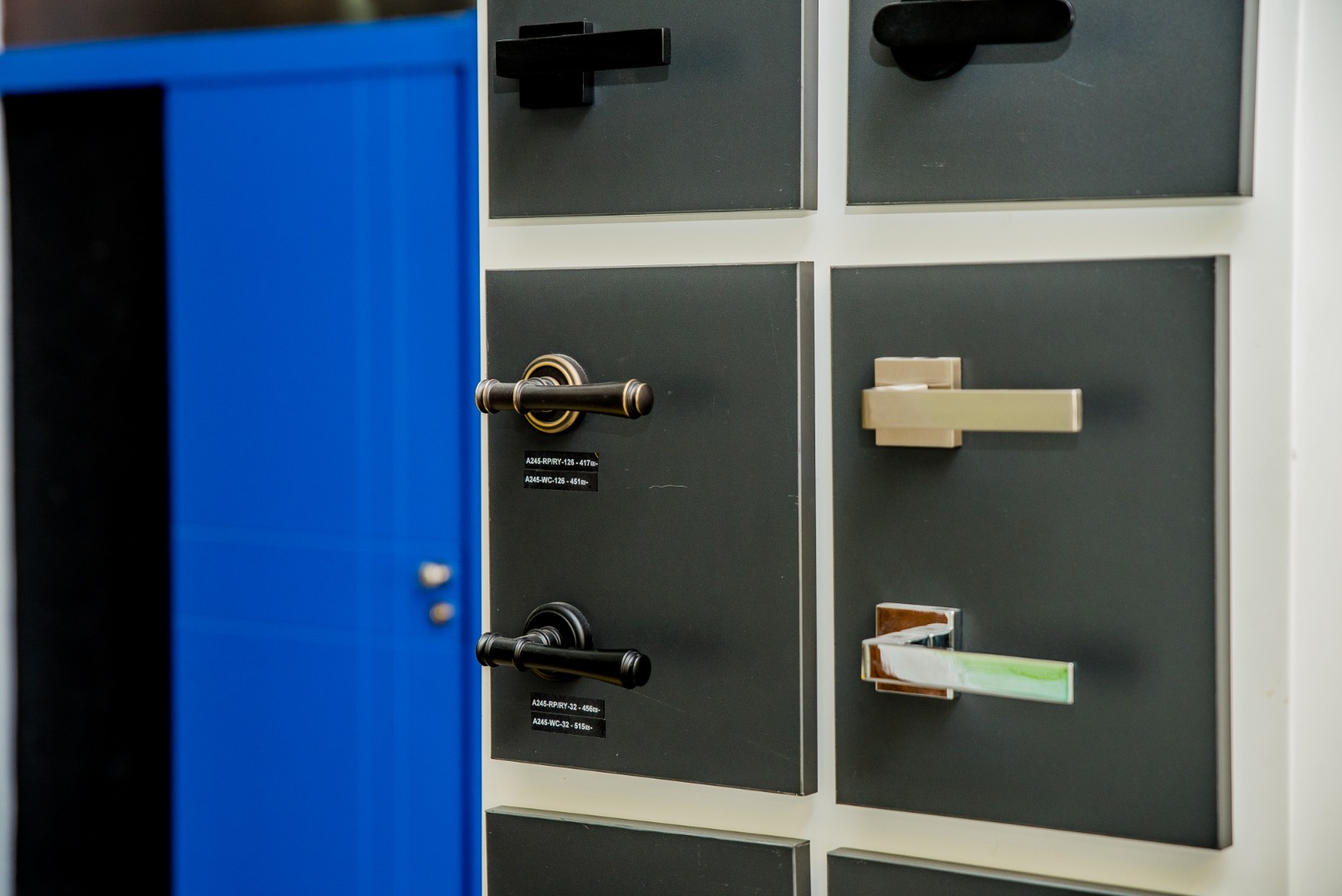 מגוון דלתות פנים