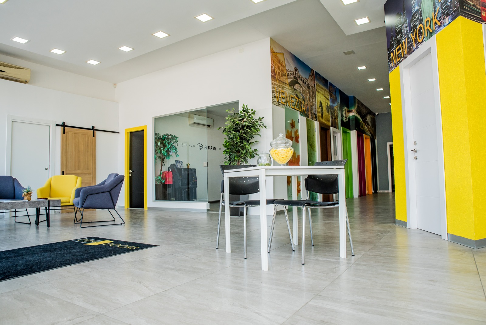 מגוון דלתות פנים