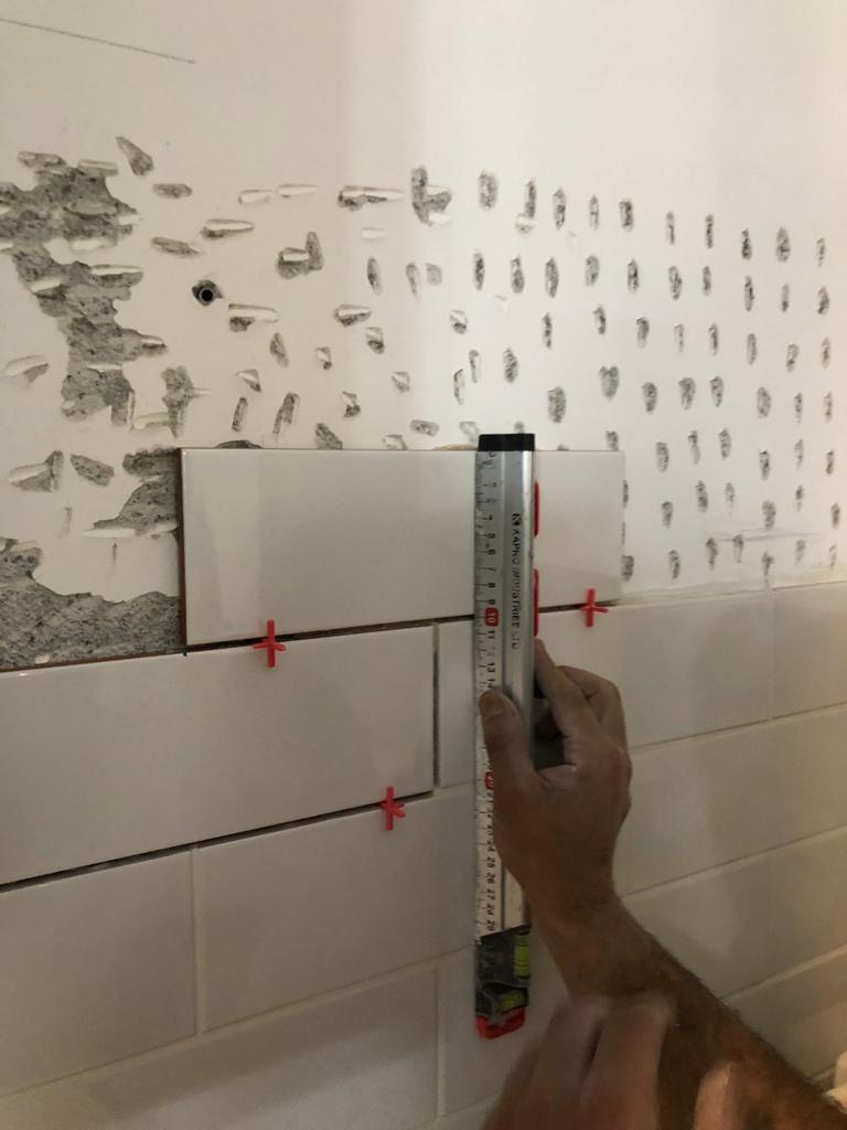 הדבקת קרמיקה