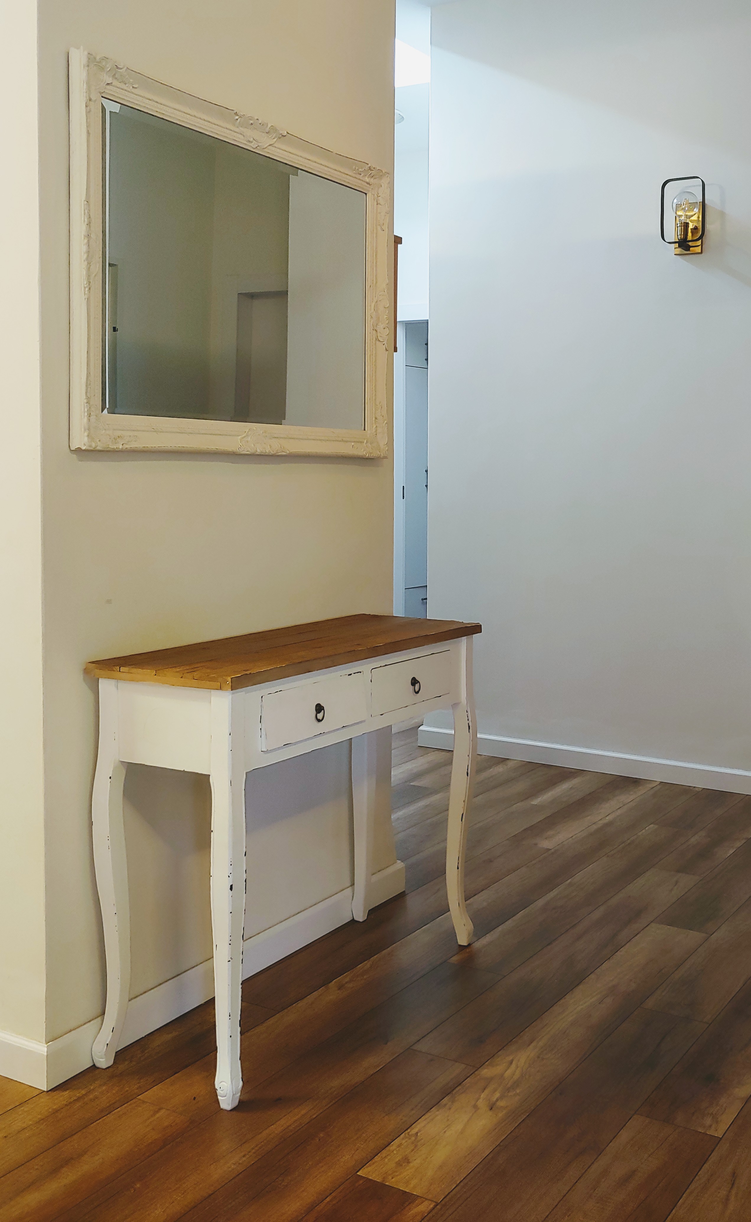 פתרונות אחסון ועיצוב מסדרונות