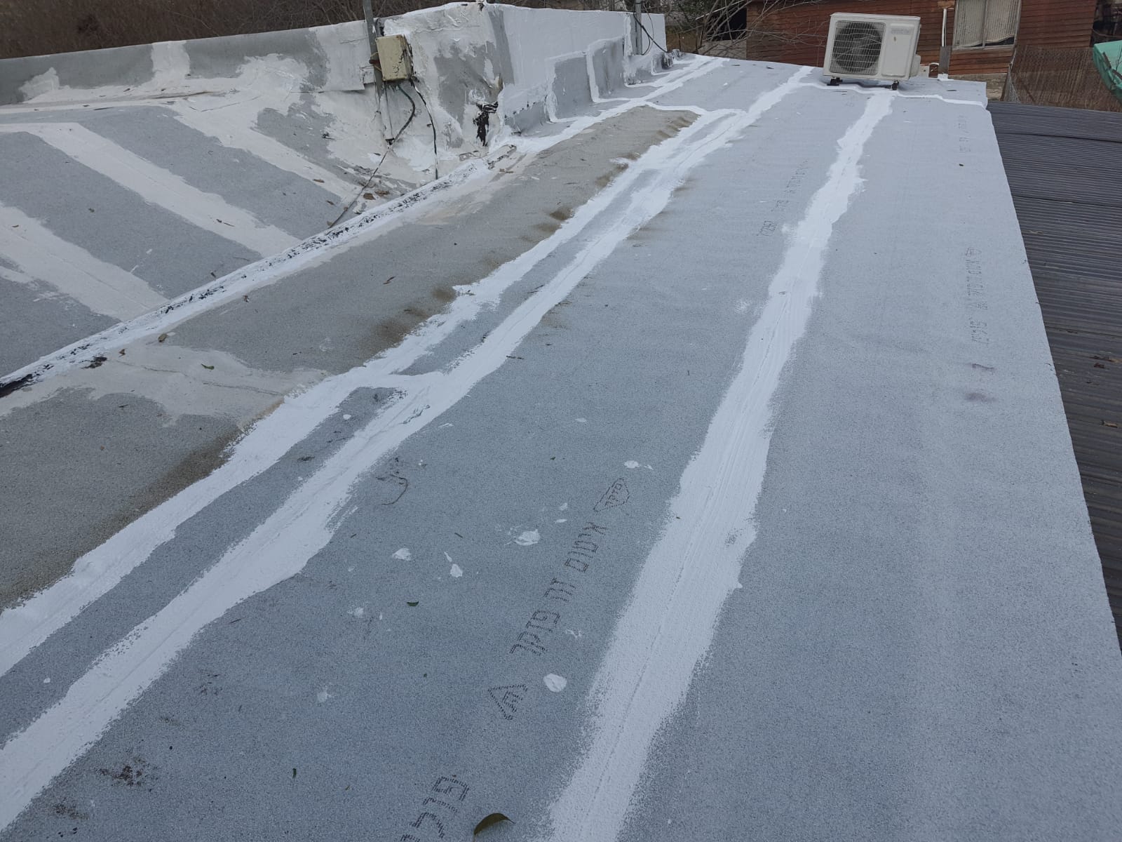 איטום גגות ביריעות ביטומניות