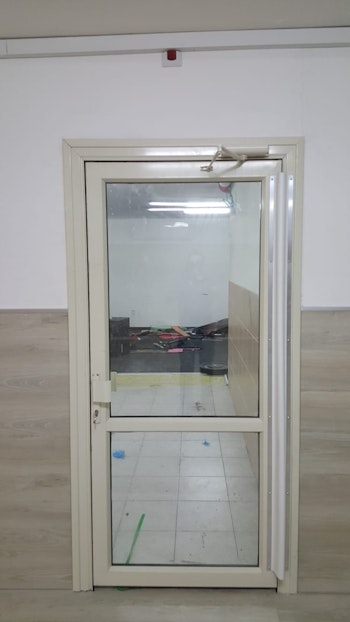 דלתות אלומיניום