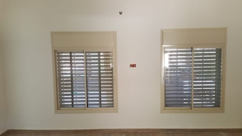 מגוון חלונות אלומיניום