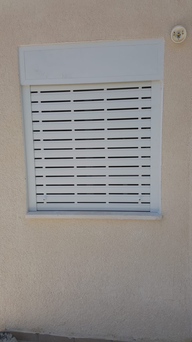 מגוון חלונות אלומיניום