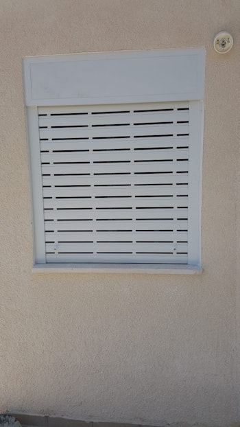 מגוון חלונות אלומיניום