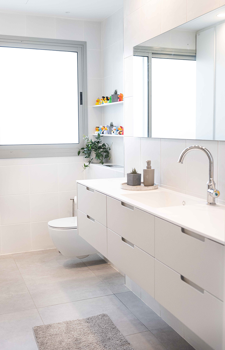 עיצוב דירת קבלן עם שחור