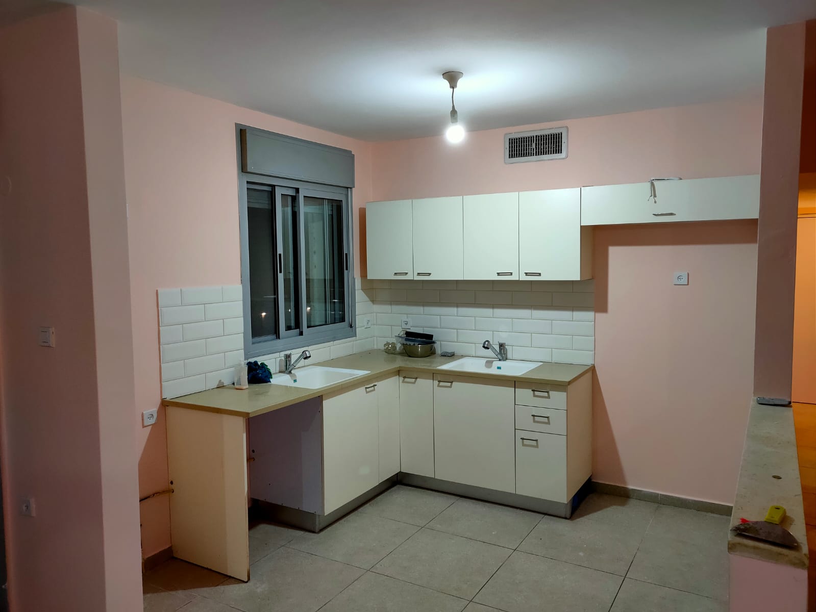 לפני ואחרי תיקונים וצבע בדירה