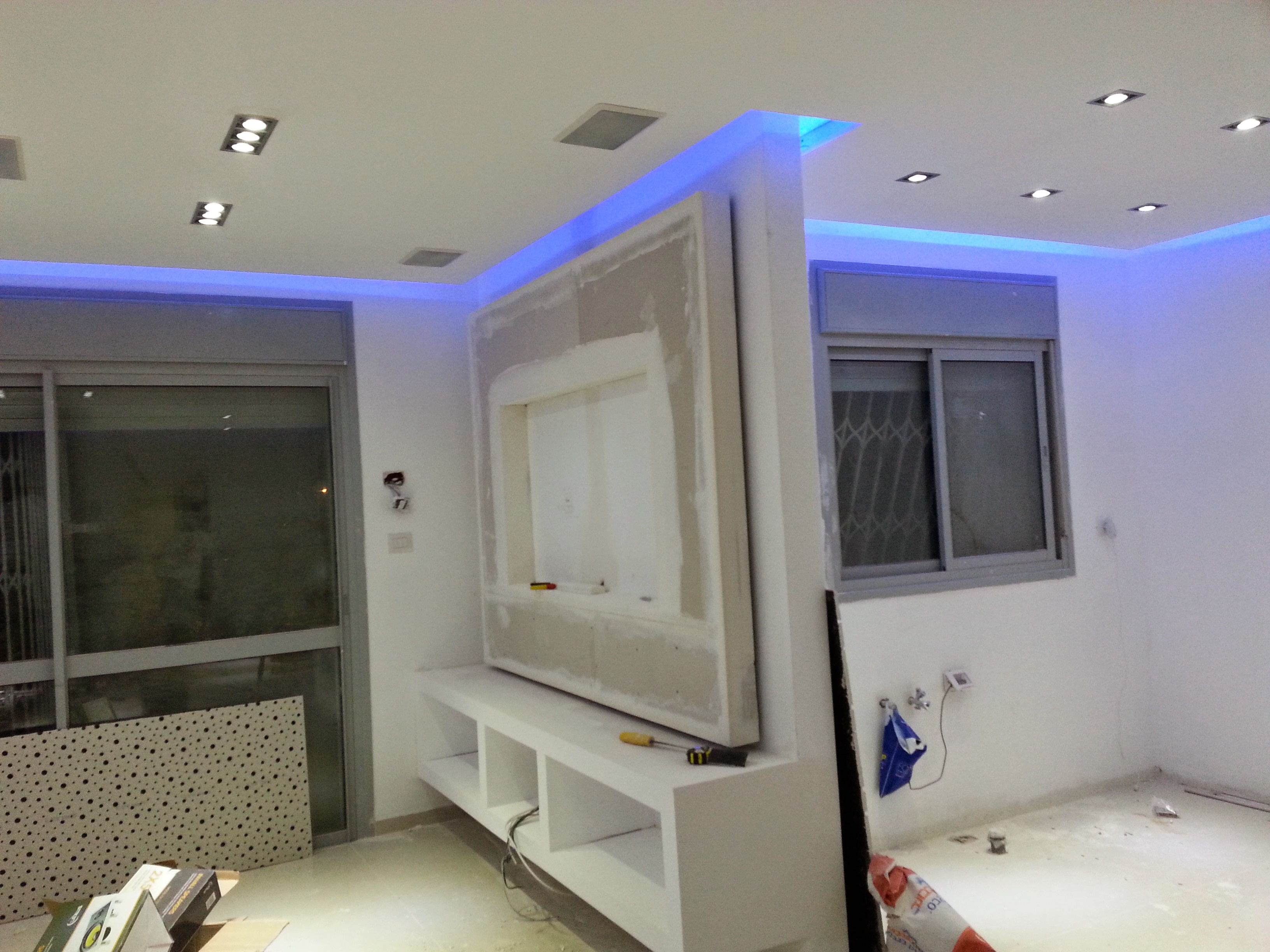 נישה ל-tv, חיפוי זכוכית