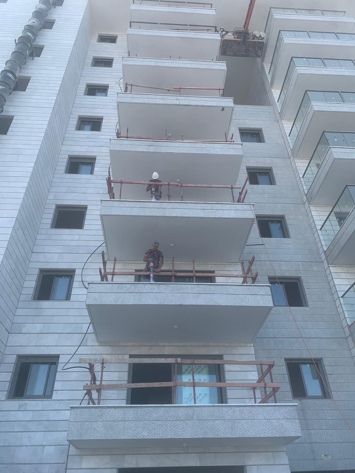 עבודות איטום בקירות חיצוניים