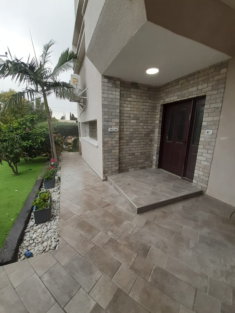 עבודות שיפוצים פנים וחוץ.