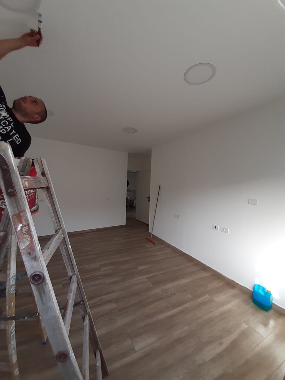 עבודות שיפוצים פנים וחוץ.