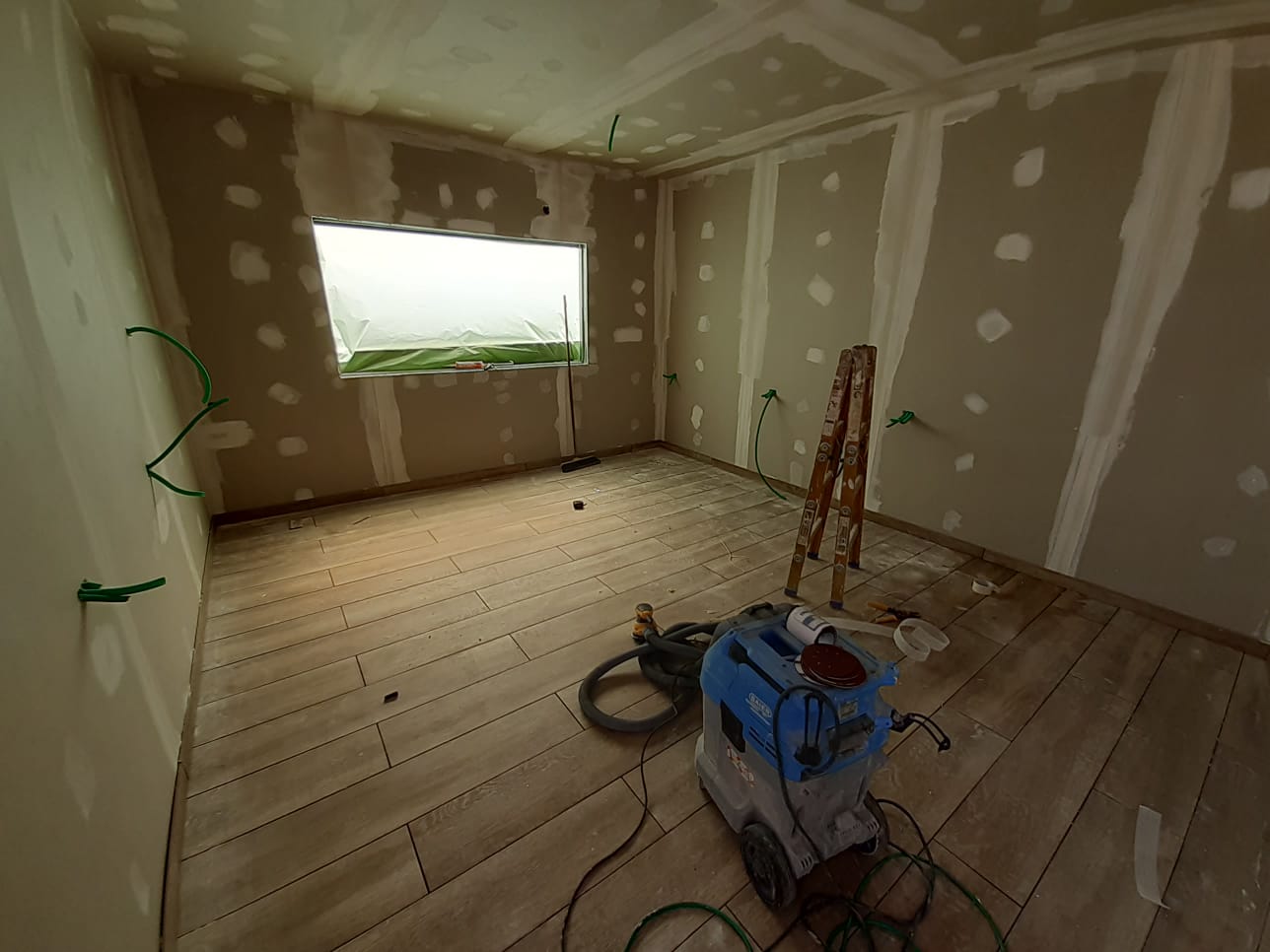 עבודות שיפוצים פנים וחוץ.