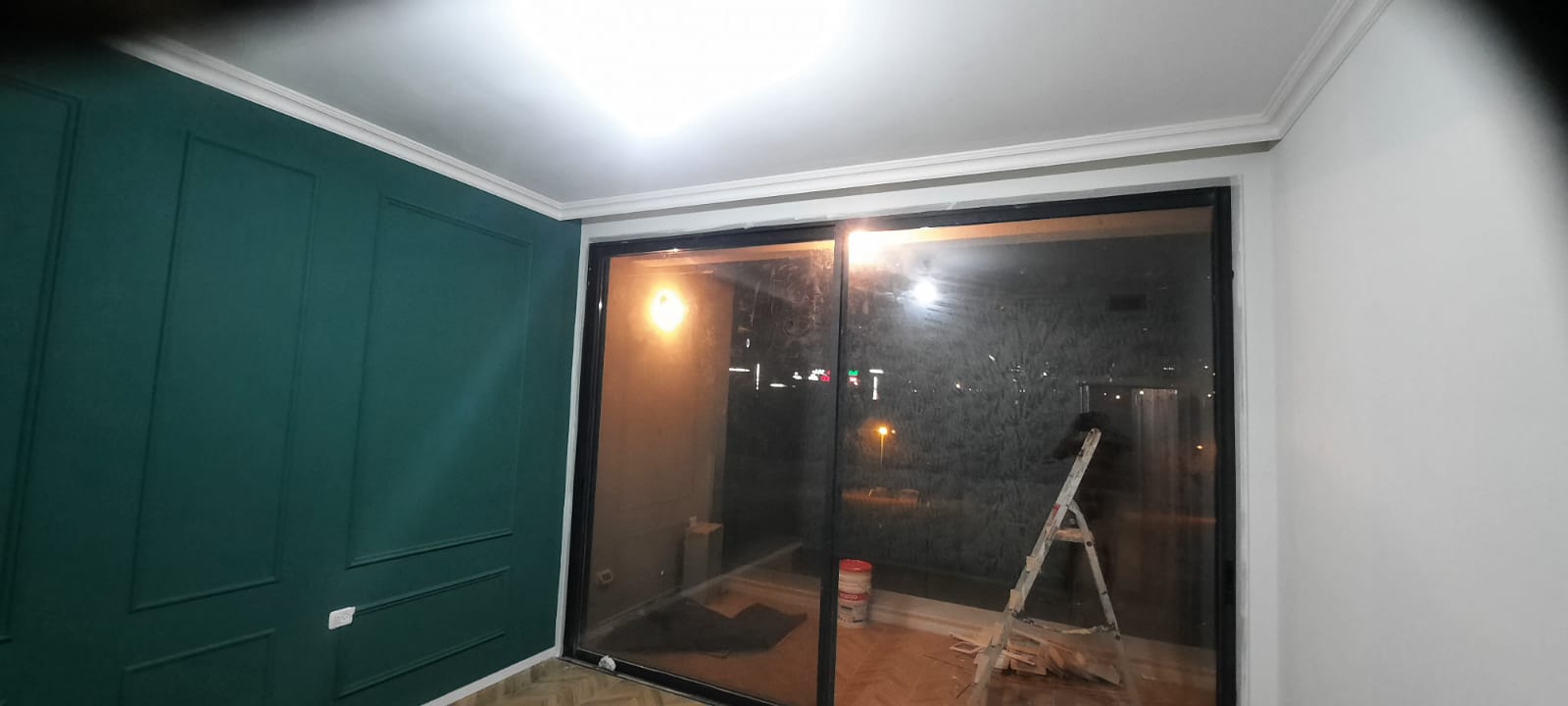 עבודות קרניזים ,שירנים דקורטיבים, בעיצוב אדריכלי  בוילה בפתח תקוה