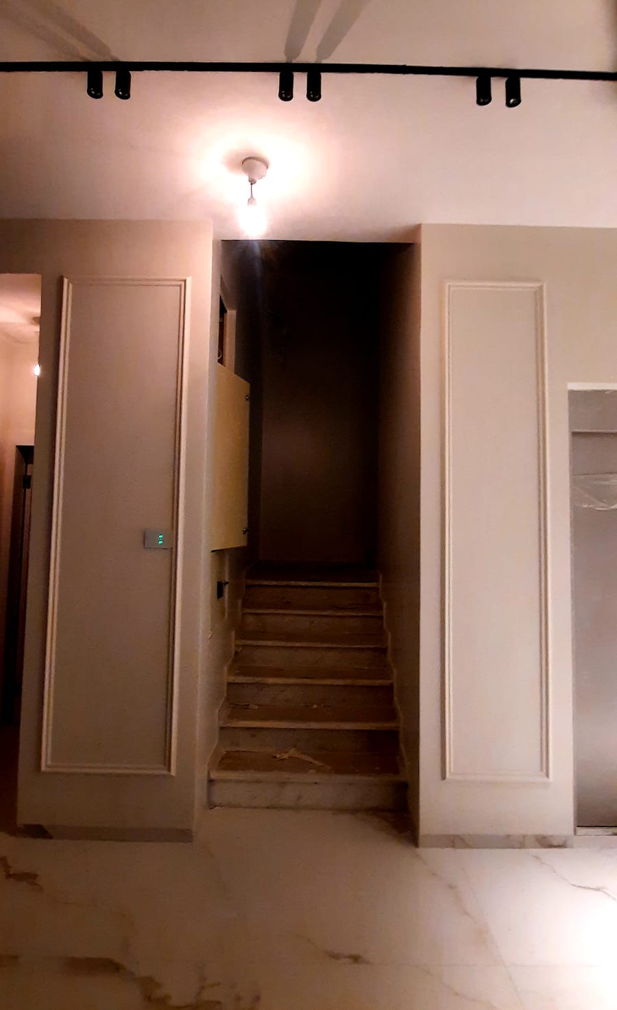 עבודות קרניזים ,שירנים דקורטיבים, בעיצוב אדריכלי  בוילה בפתח תקוה