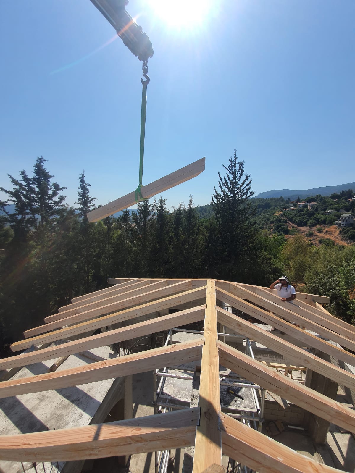 תכנון וביצוע גג חשוף במושב אמירים