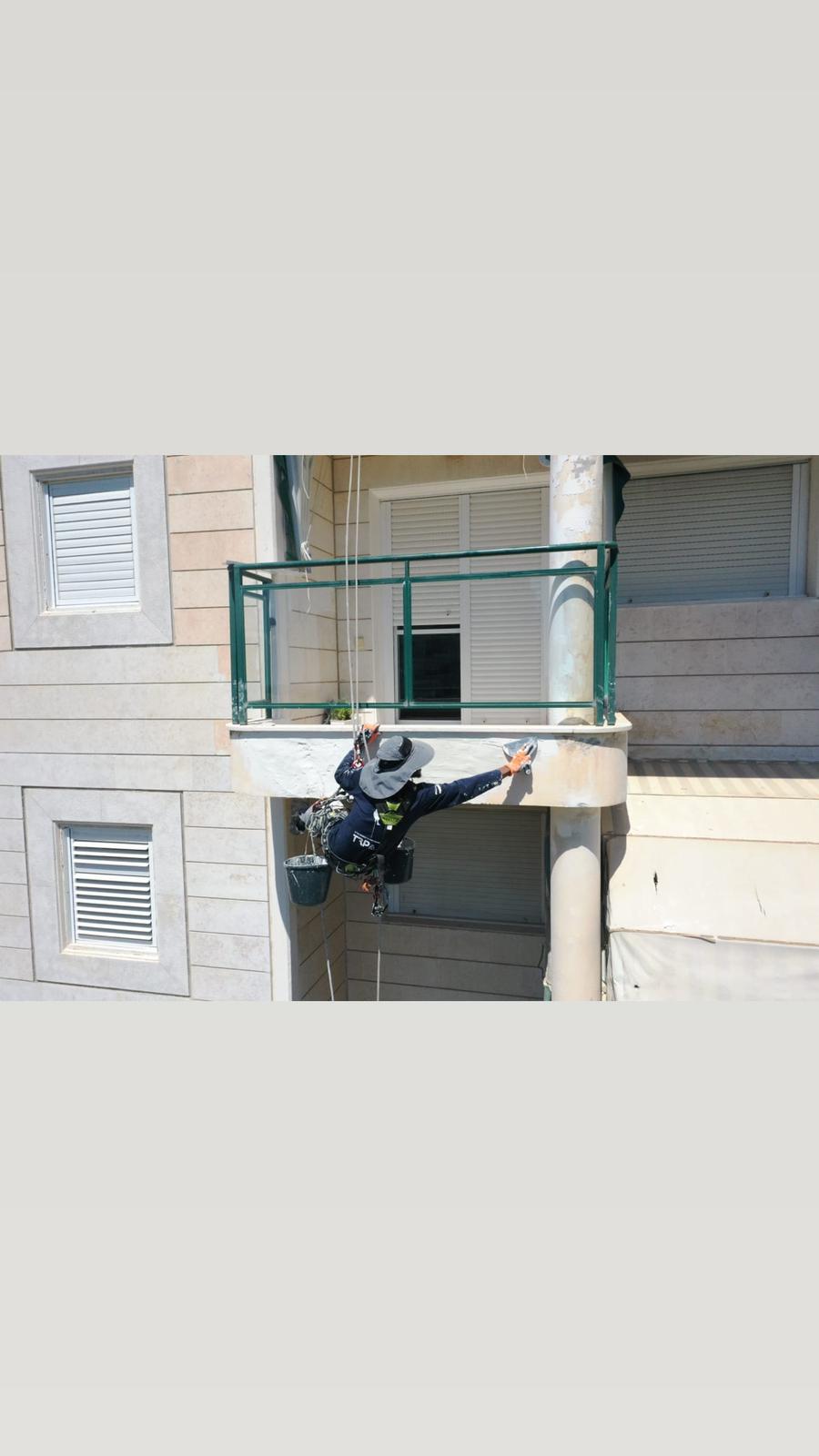 צילום מעבודה של בנג'מין בשארי