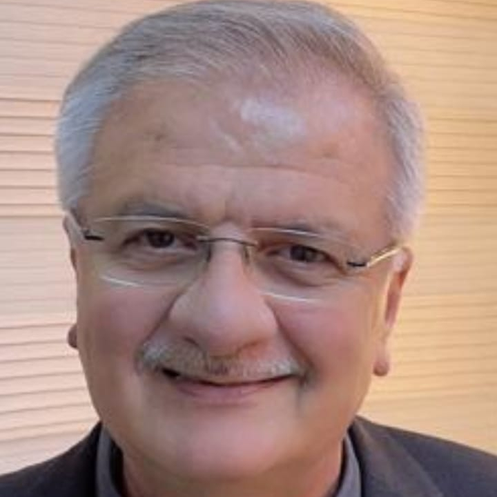 אליאס פרנסיס - קבלן בניה , תמונת פנים