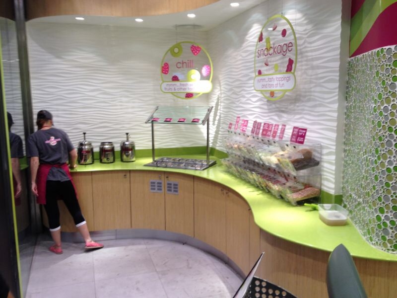 שיפוץ חנות גלידה בקניון שבעת הכוכבים