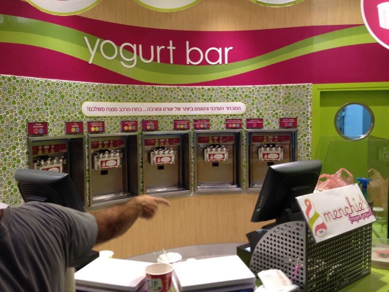 שיפוץ חנות גלידה בקניון שבעת הכוכבים