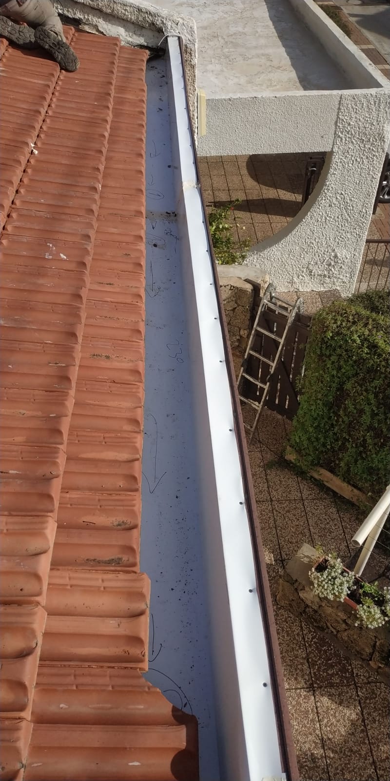 איטום גגות רעפים עם שיפוע מבטון